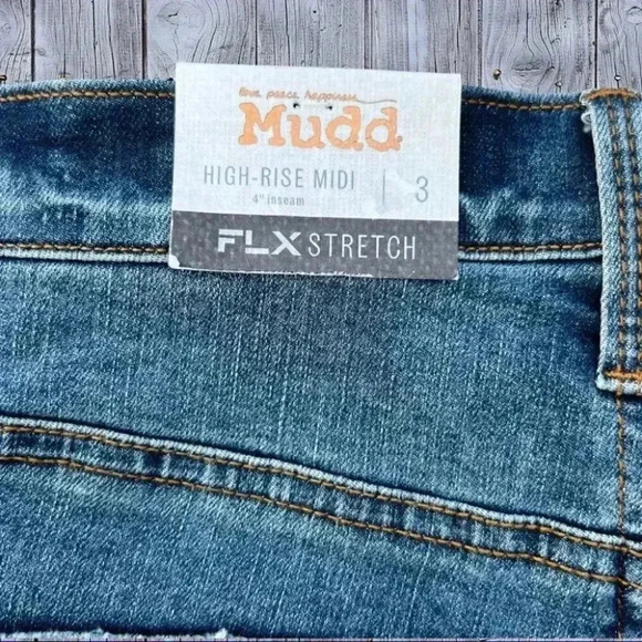 NEW MUDD High Rise MIDI - 4” Seam - Flex Stretch Fray Hem 5 button shorts - SZ 3 - Picture 8 of 13